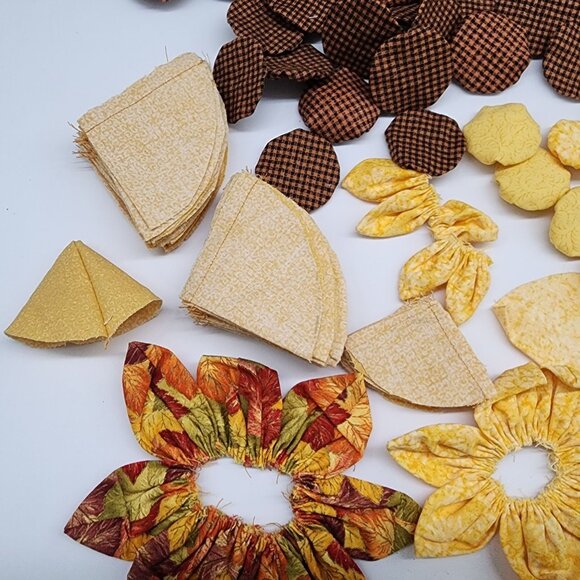 Assorted Quilted Fabric Flower Petals and Shapes For Crafting Quilting Sewing Pr - Picture 3 of 7